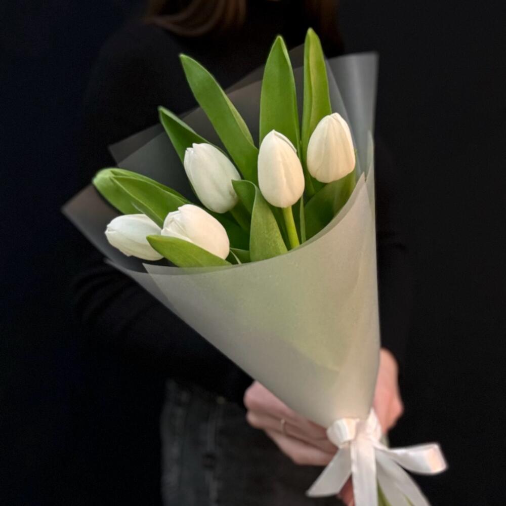 Букет комплимент белые тюльпаны 5 шт (мб 196)