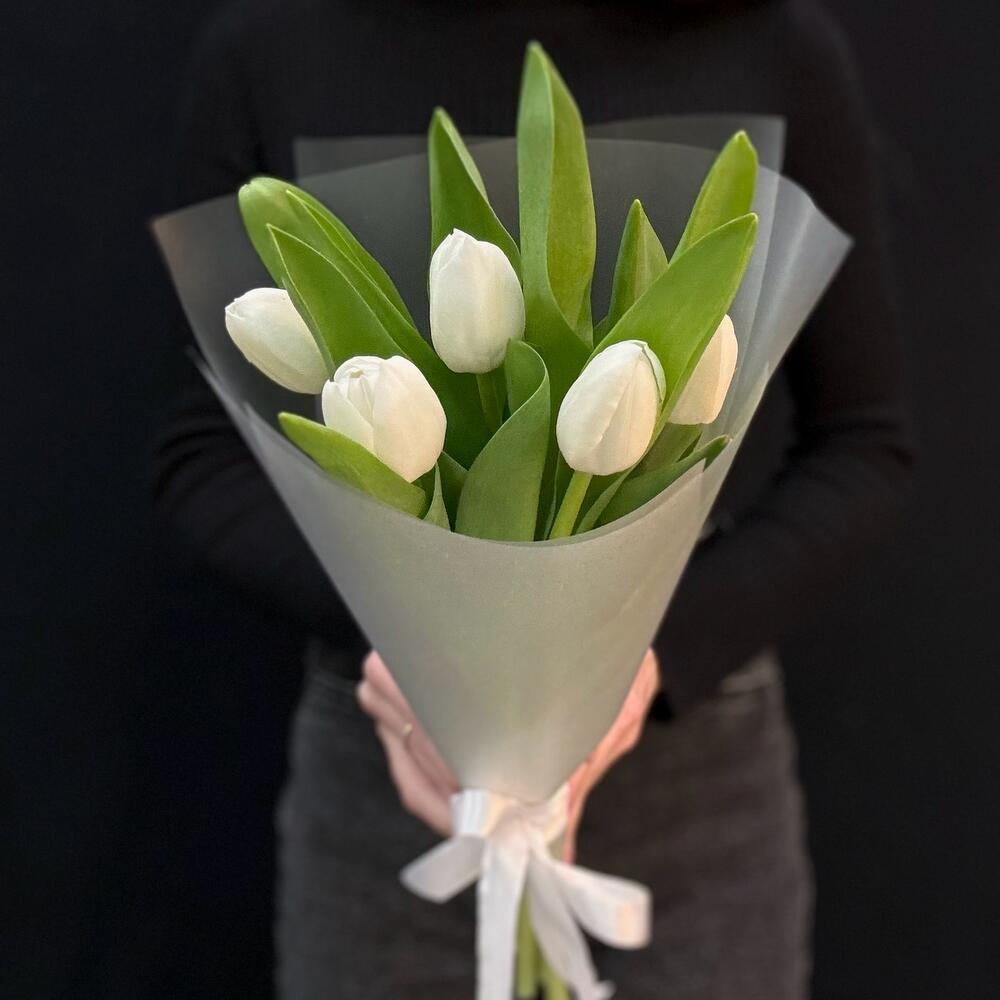 Букет комплимент белые тюльпаны 5 шт (мб 196)