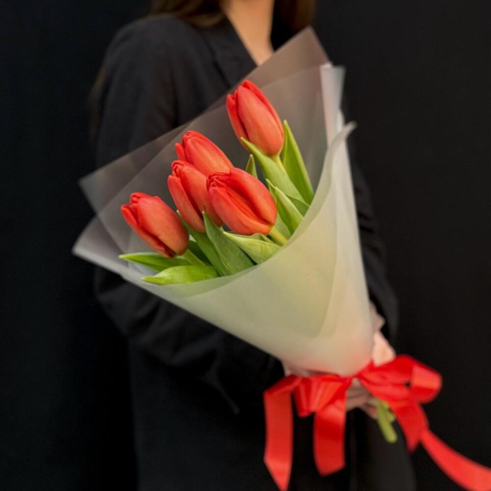 Букет комплимент красные тюльпаны (мб 167)