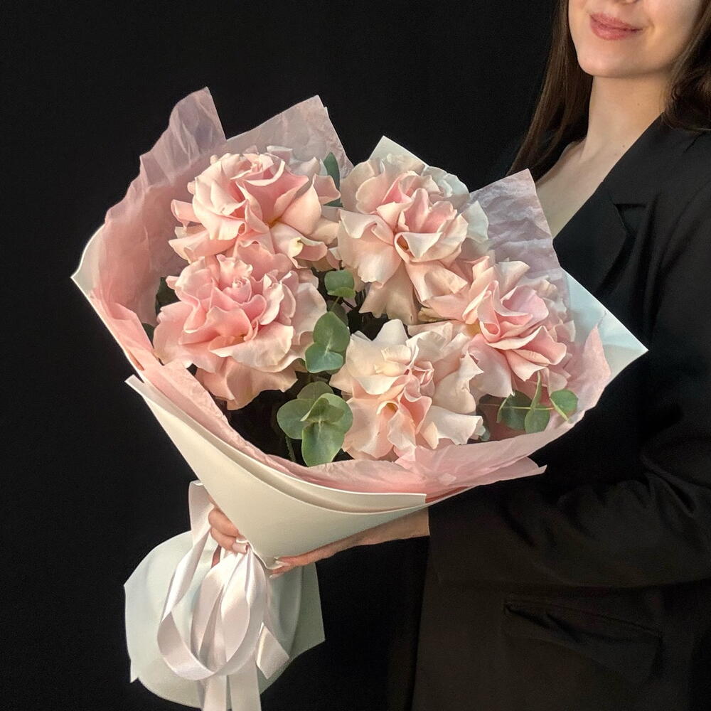 Букет французские розы с эвкалиптом 