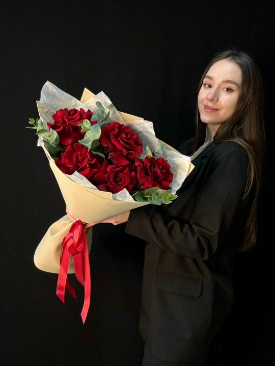 Букет из французских роз с эвкалиптом (размер S)