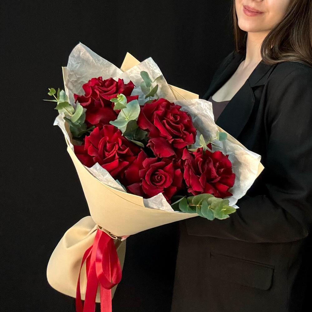 Букет из французских роз с эвкалиптом (размер S)