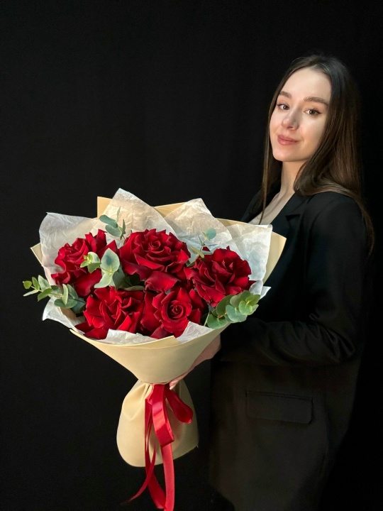 Букет из французских роз с эвкалиптом (размер S)