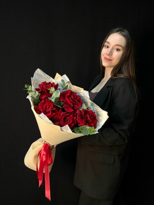 Букет из французских роз с эвкалиптом (размер S)