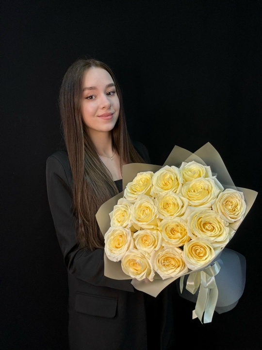 Букет кремовых пион роз 15 шт 