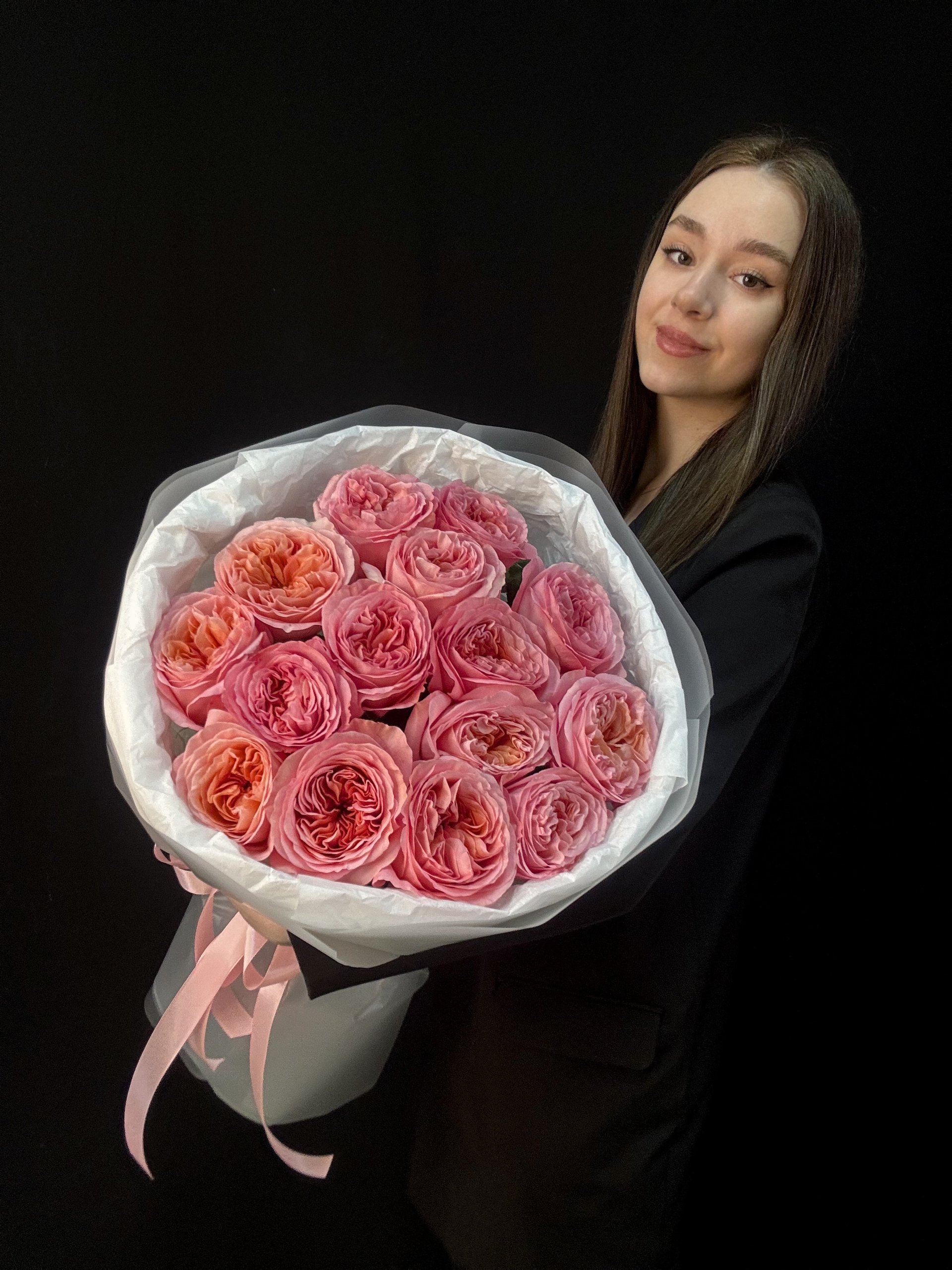 Розовые пионовидные розы 15 шт