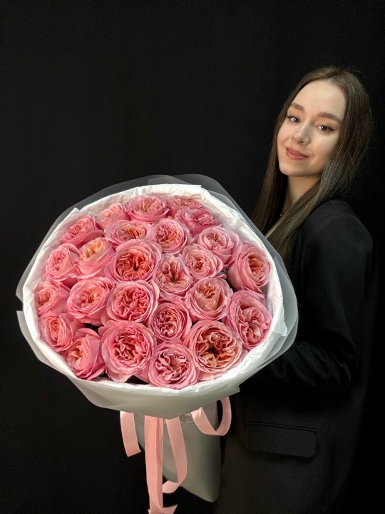 Пионовидные розовые розы 25 шт