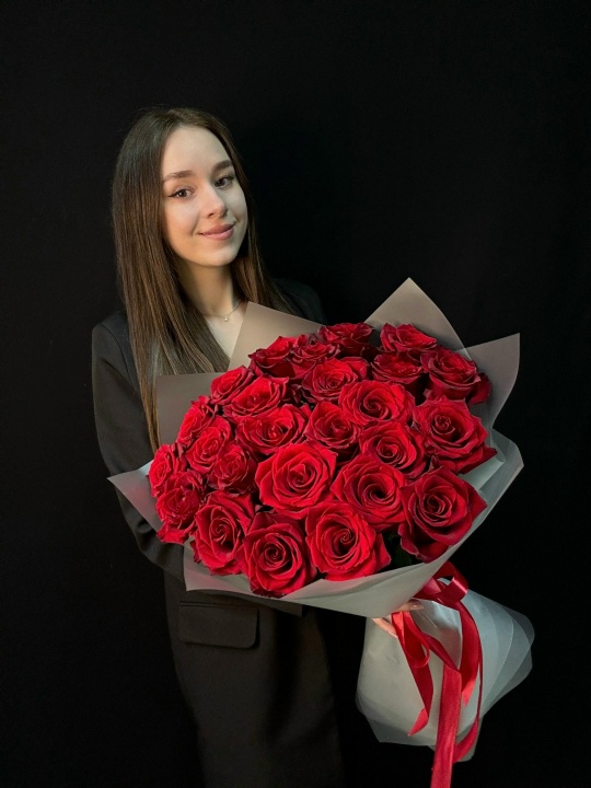 Букет 25 красных крупных роз