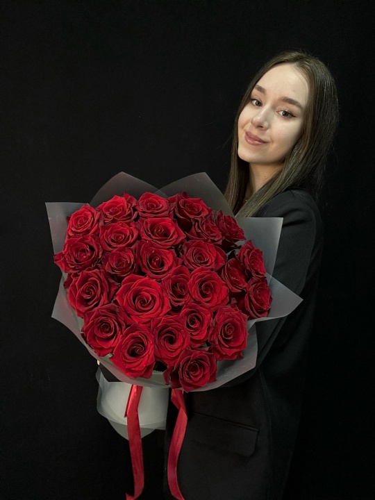 Букет 25 красных крупных роз