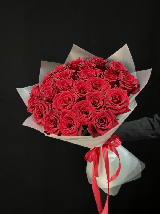 Букет 25 красных крупных роз