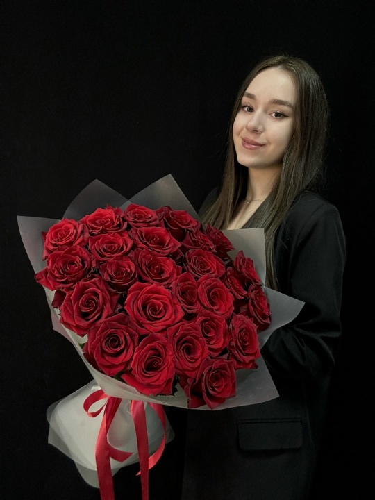 Букет 25 красных крупных роз