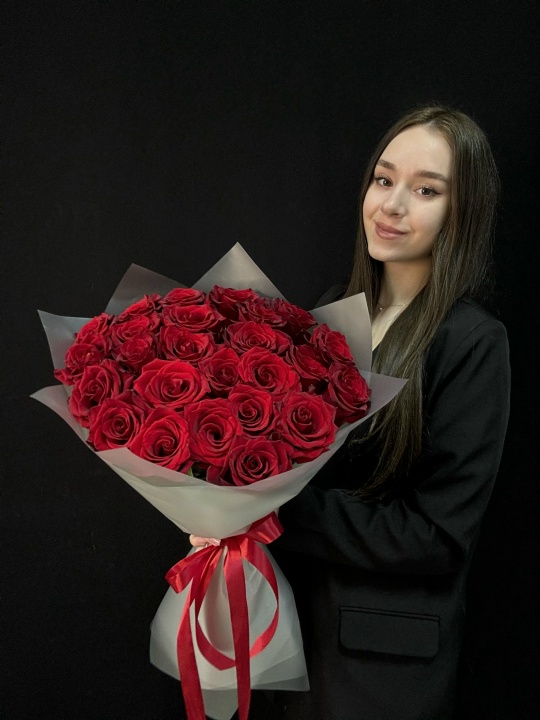 Букет 25 красных крупных роз