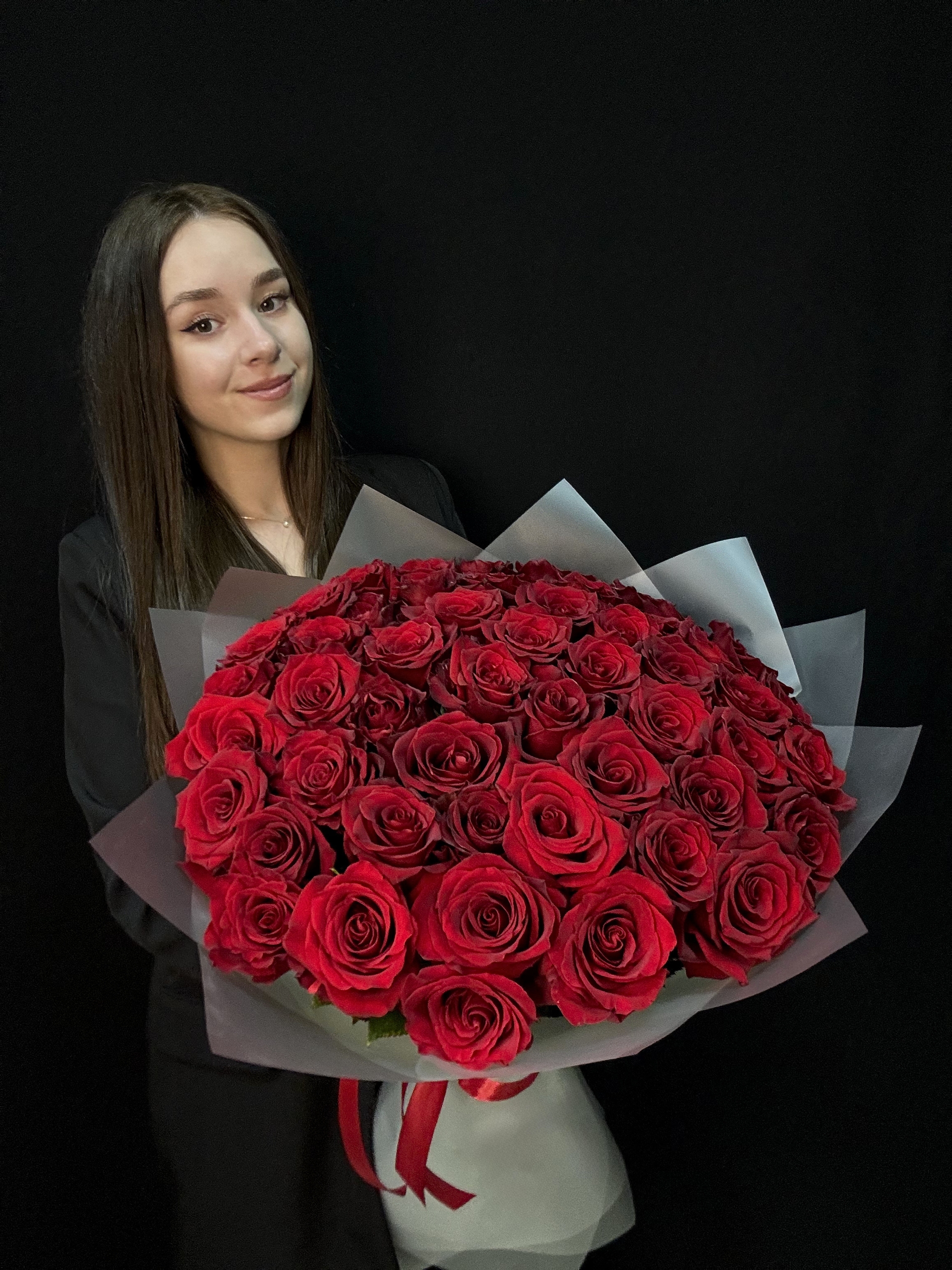 51 красная крупная роза