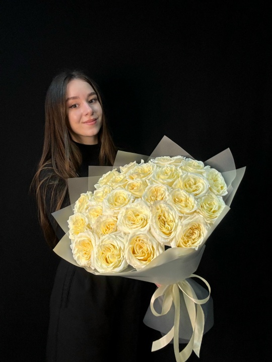 Букет кремовых пион роз 25 шт