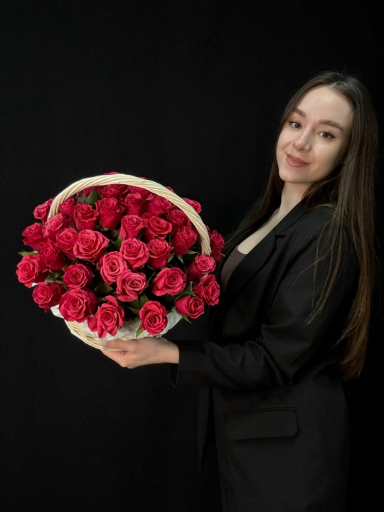 Корзина 51 розовая роза Кения