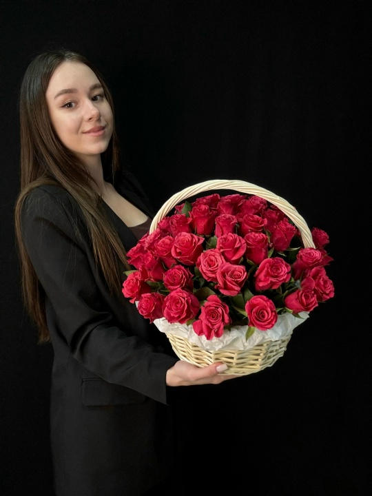 Корзина 51 розовая роза Кения