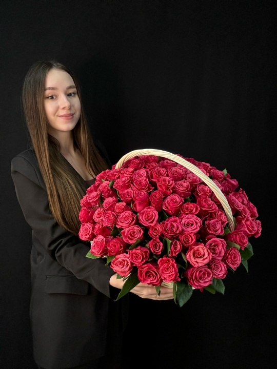 Корзина 101 роза розовая Кения