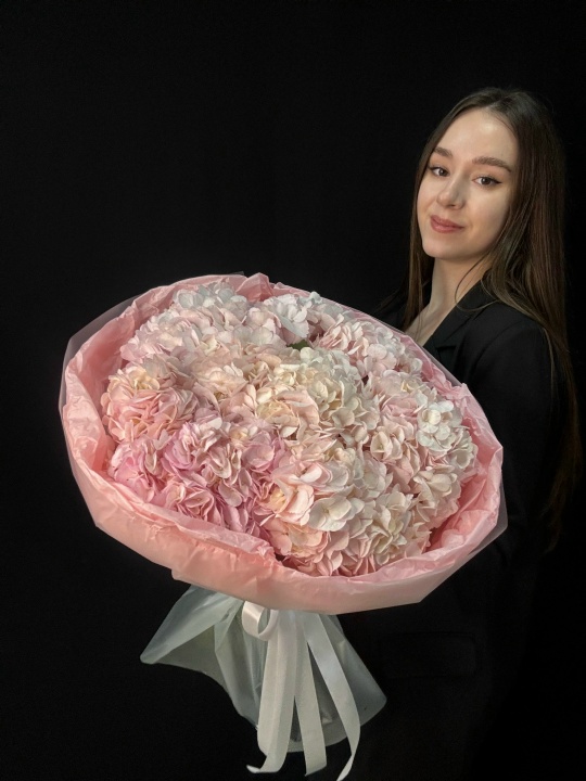 Букет розовых гортензий 9 шт