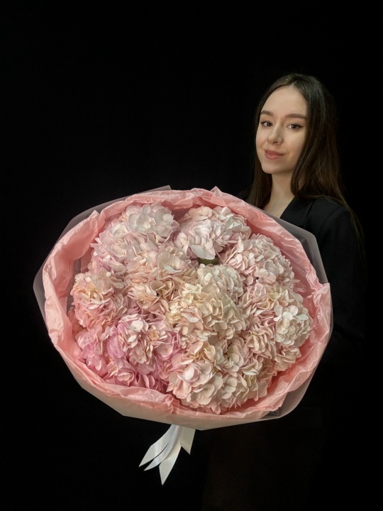 Букет розовых гортензий 9 шт