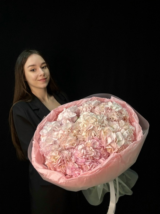 Букет розовых гортензий 9 шт