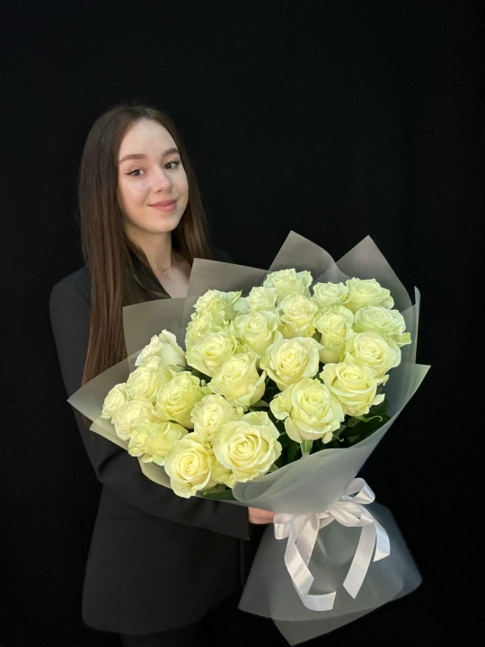 Букет белых крупных роз 25 шт 
