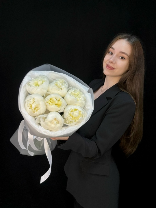 Букет из белых пионов 7 шт 