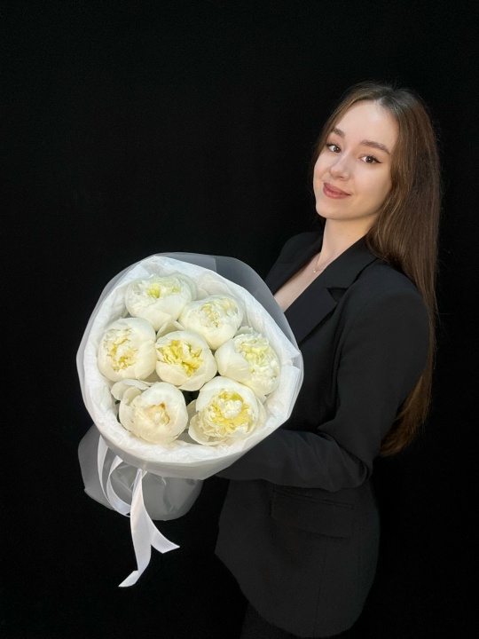 Букет из белых пионов 7 шт 