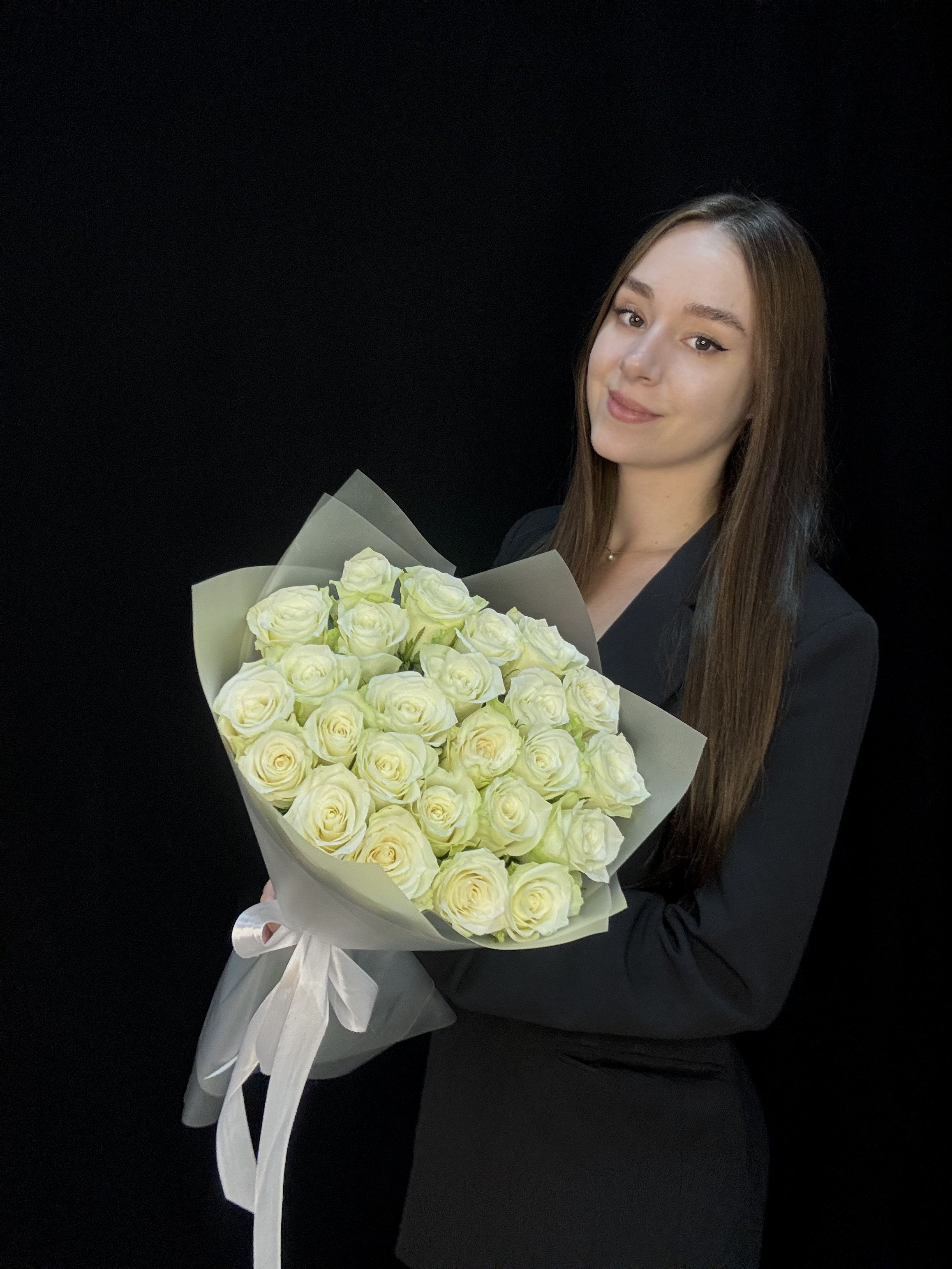 Букет из 25 белых роз Кения 40 см