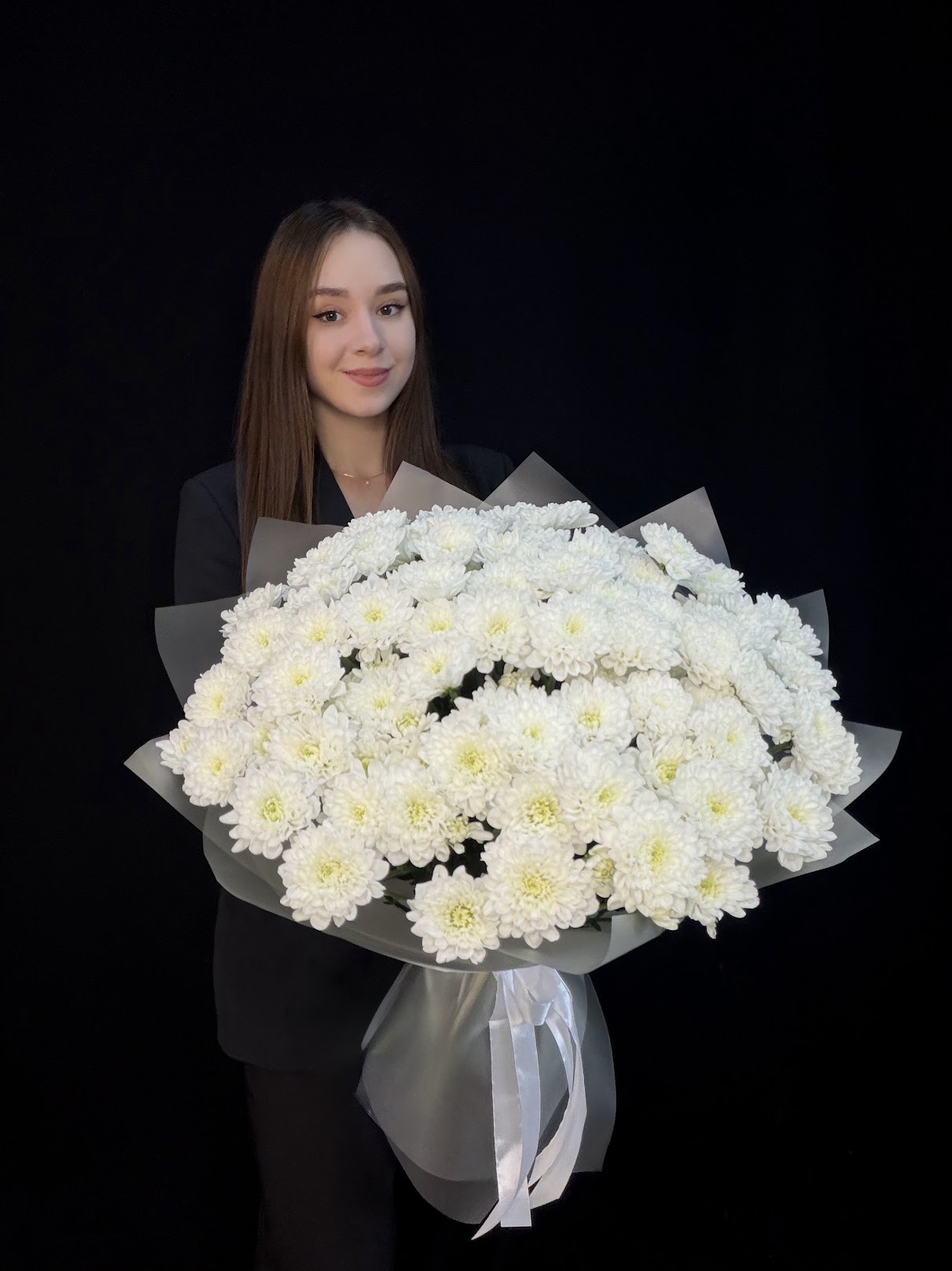 Букет из 15 кустовых белых хризантем Altaj