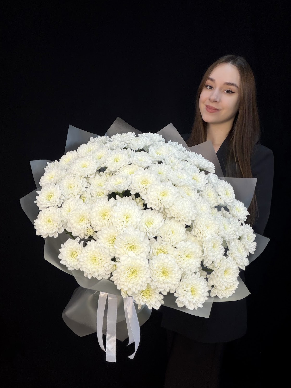 Букет из 15 кустовых белых хризантем Altaj