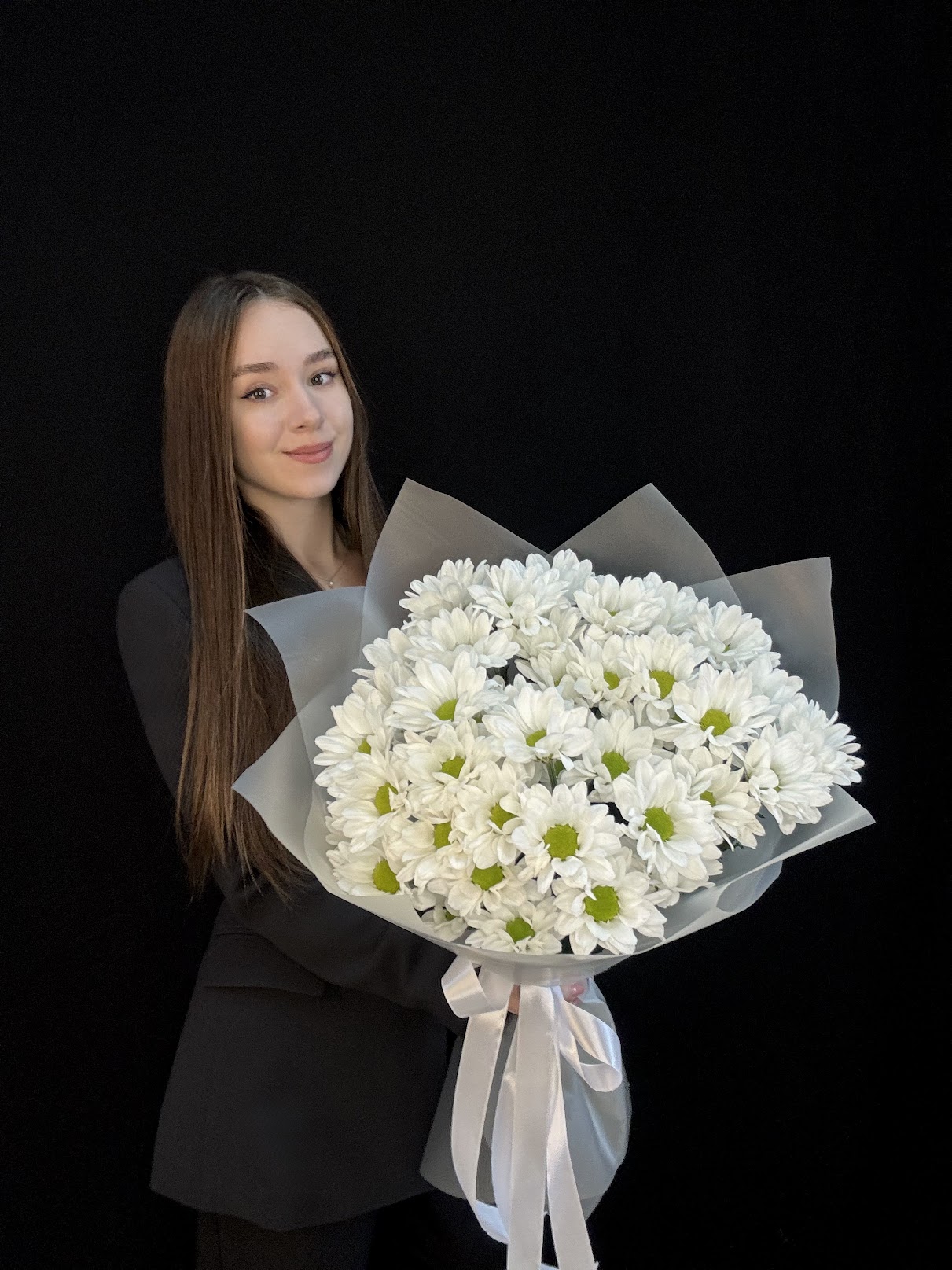 Букет из 5 белых кустовых хризантем Сhic
