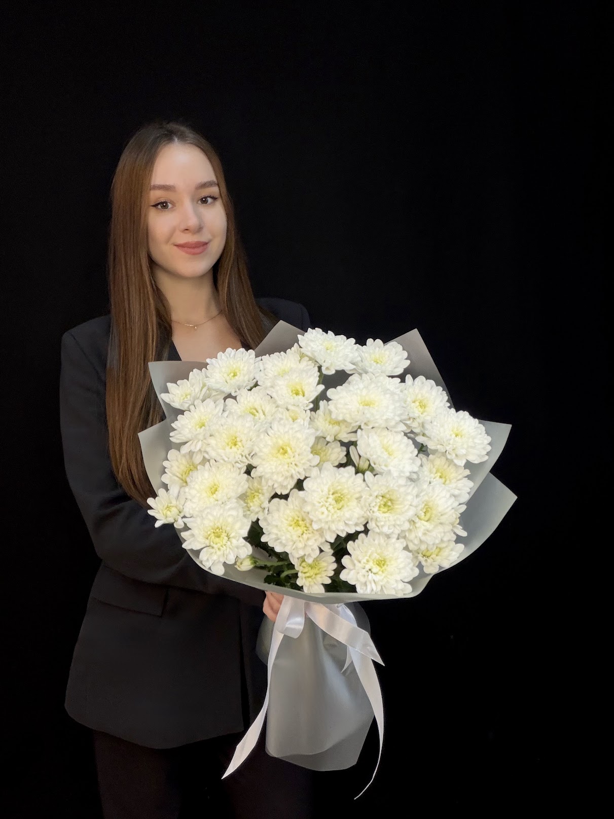 Букет из 5 кустовых белых хризантем Altaj