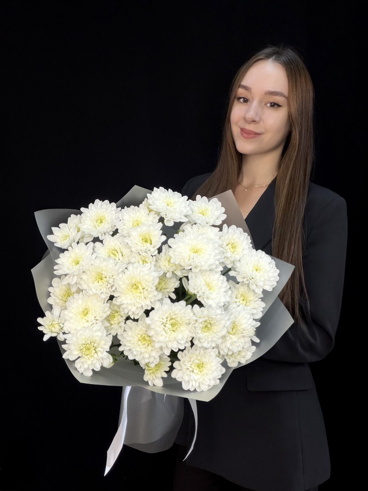 Букет из 5 кустовых белых хризантем Altaj