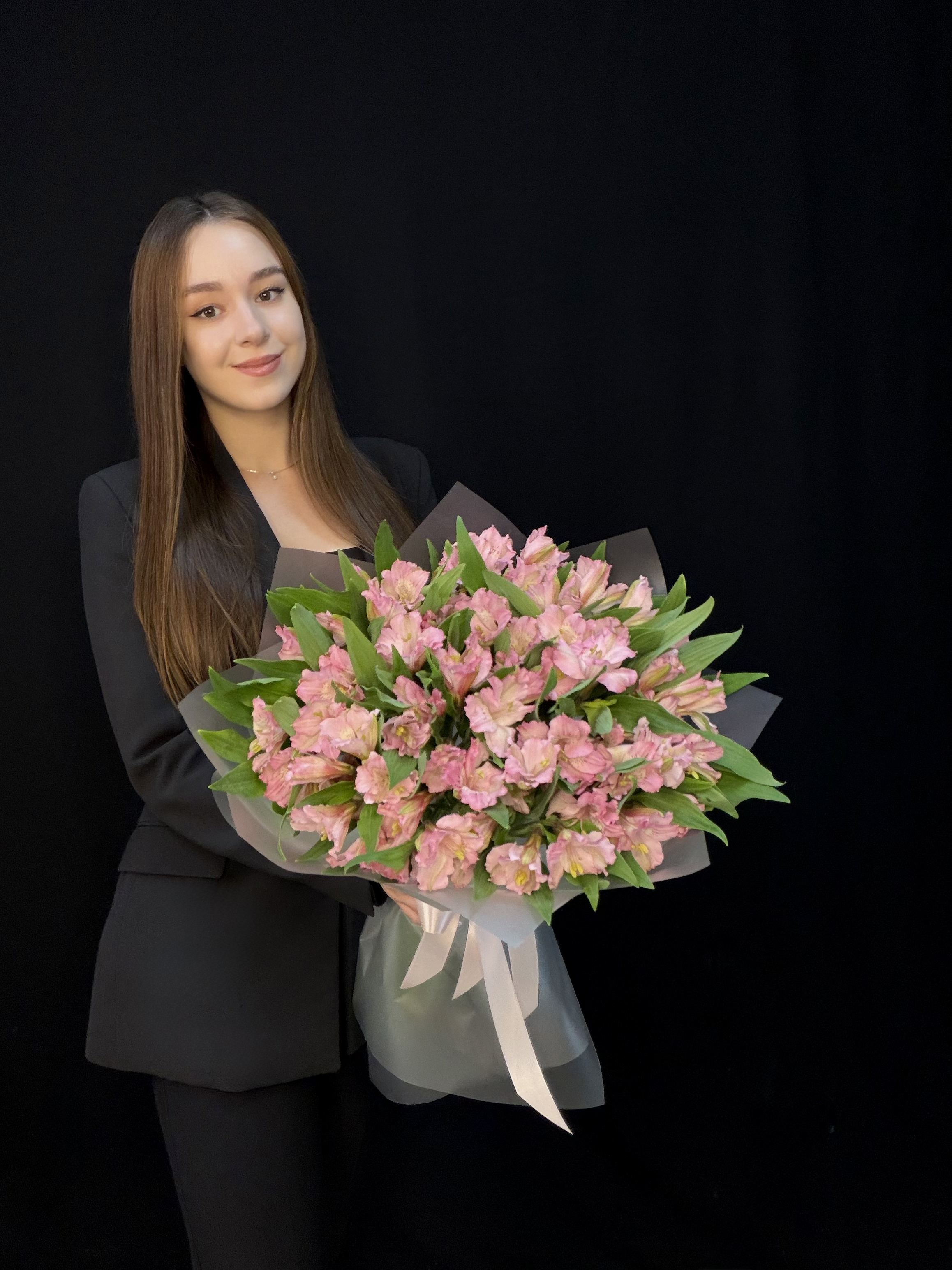 Букет из 15 розовых альстромерий