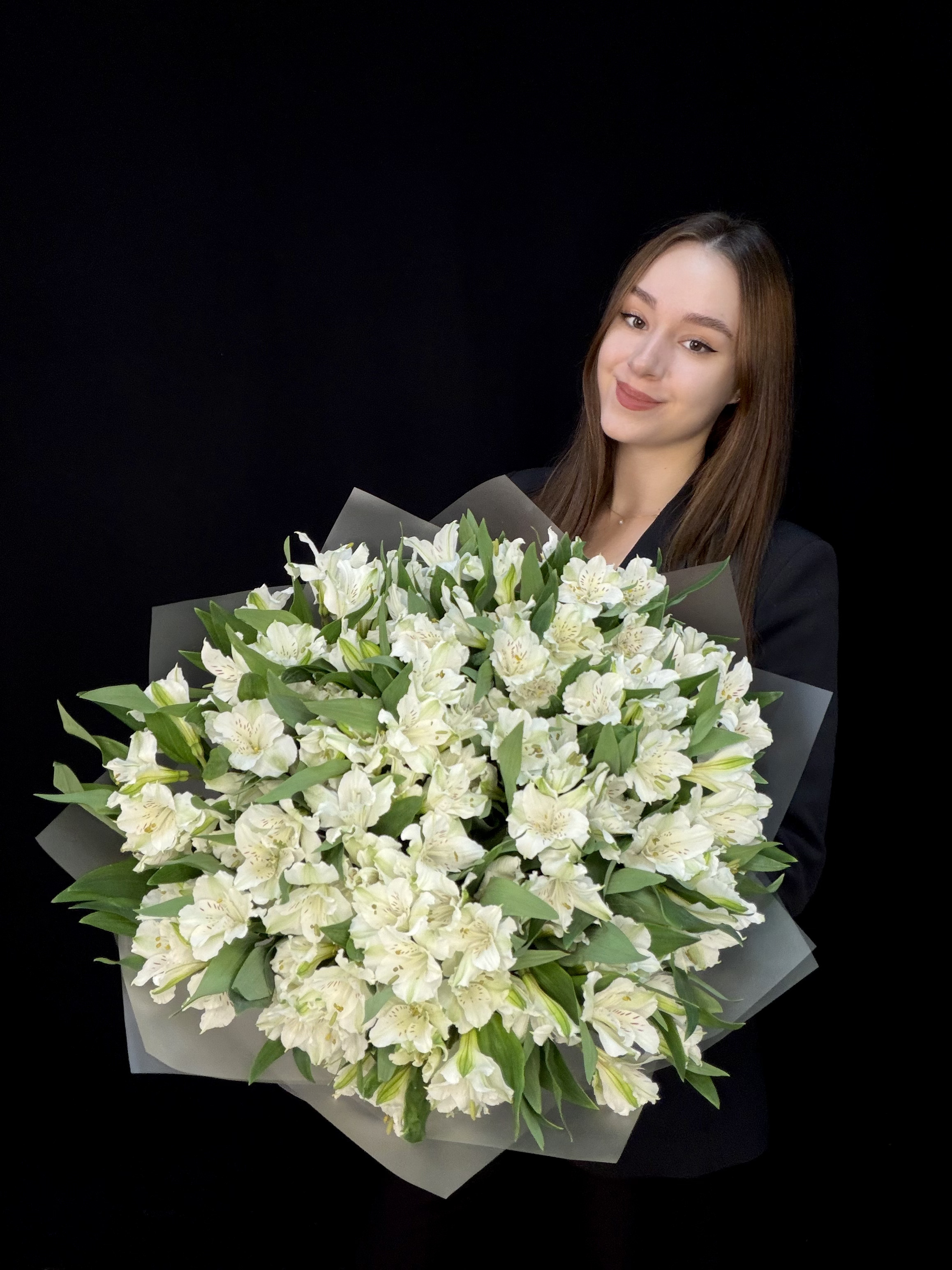 Букет из 25 белых альстромерий