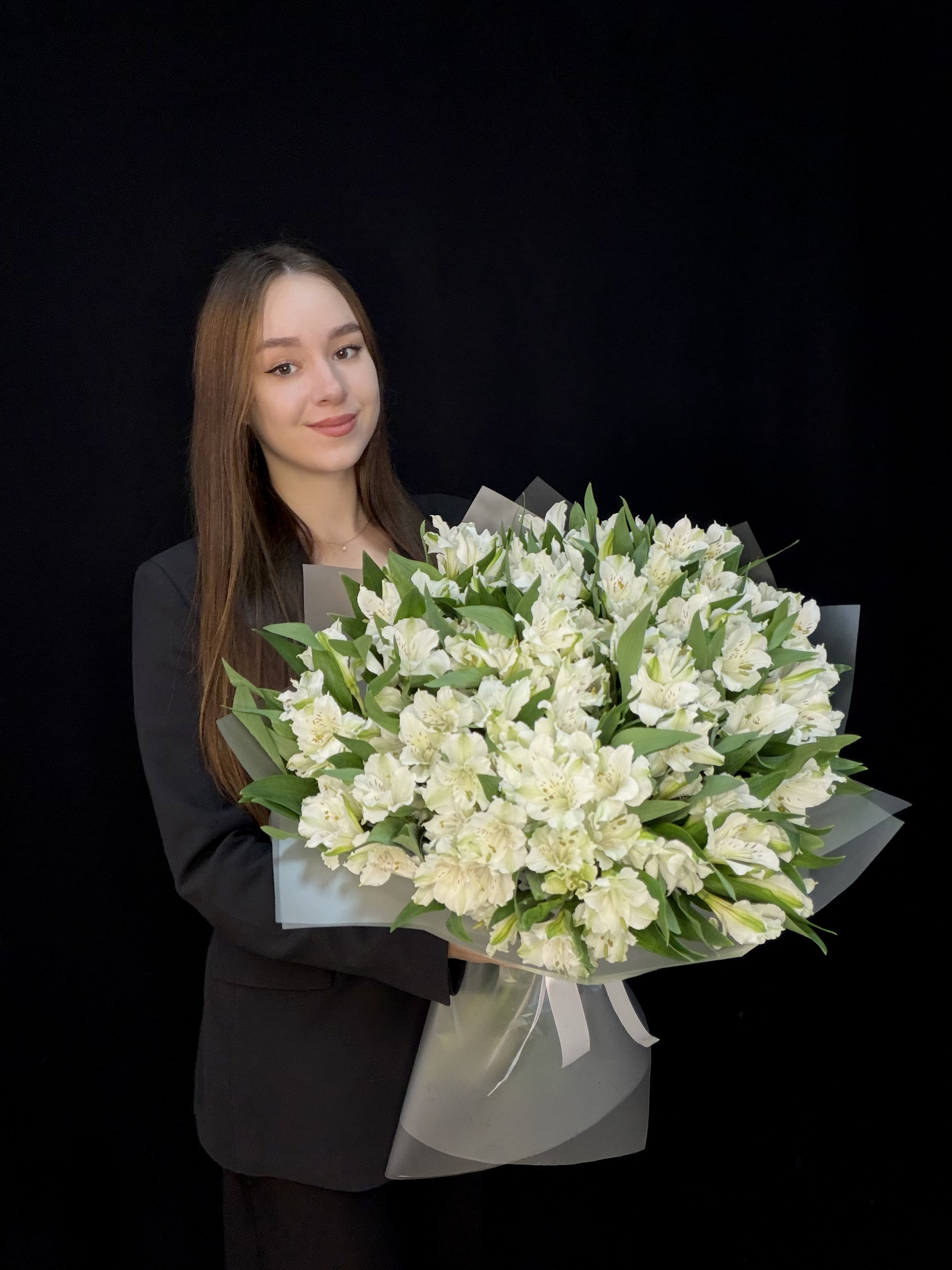 Букет из 25 белых альстромерий