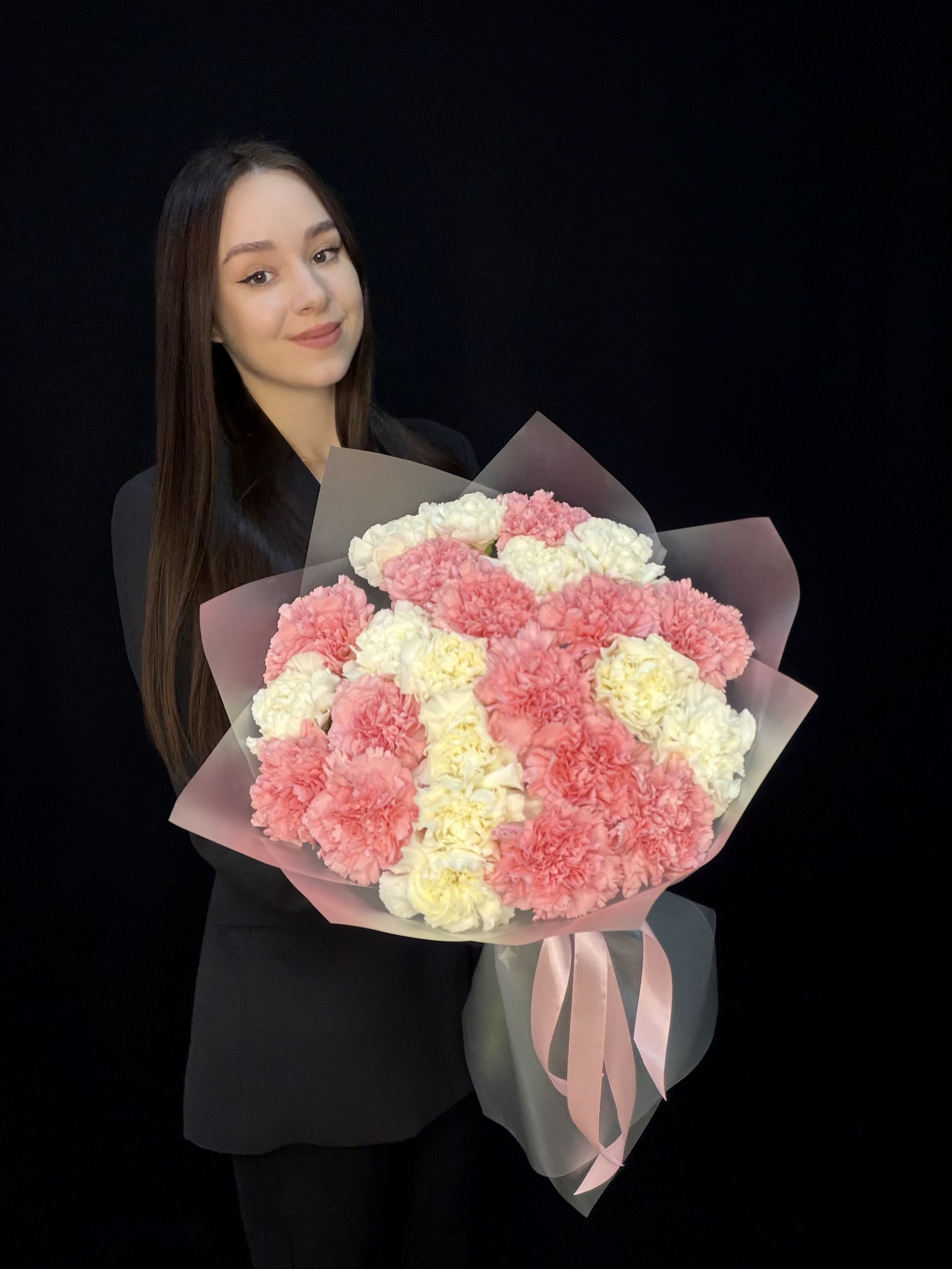 Букет из 25 бело-розовых диантусов (гвоздик)