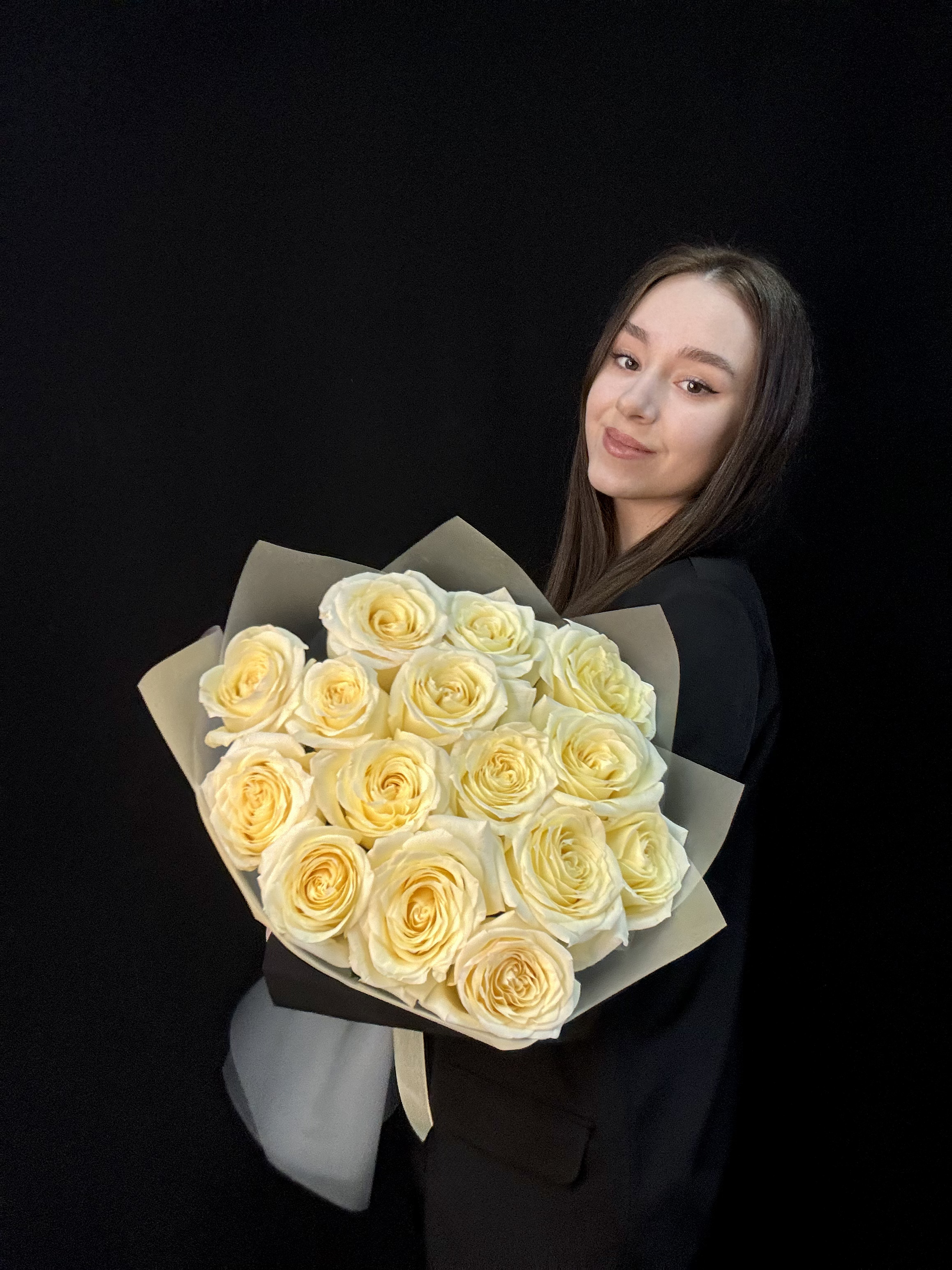 Букет из 15 кремовых пионовидных роз Candlelight Эквадор 50 см + Ваза в подарок