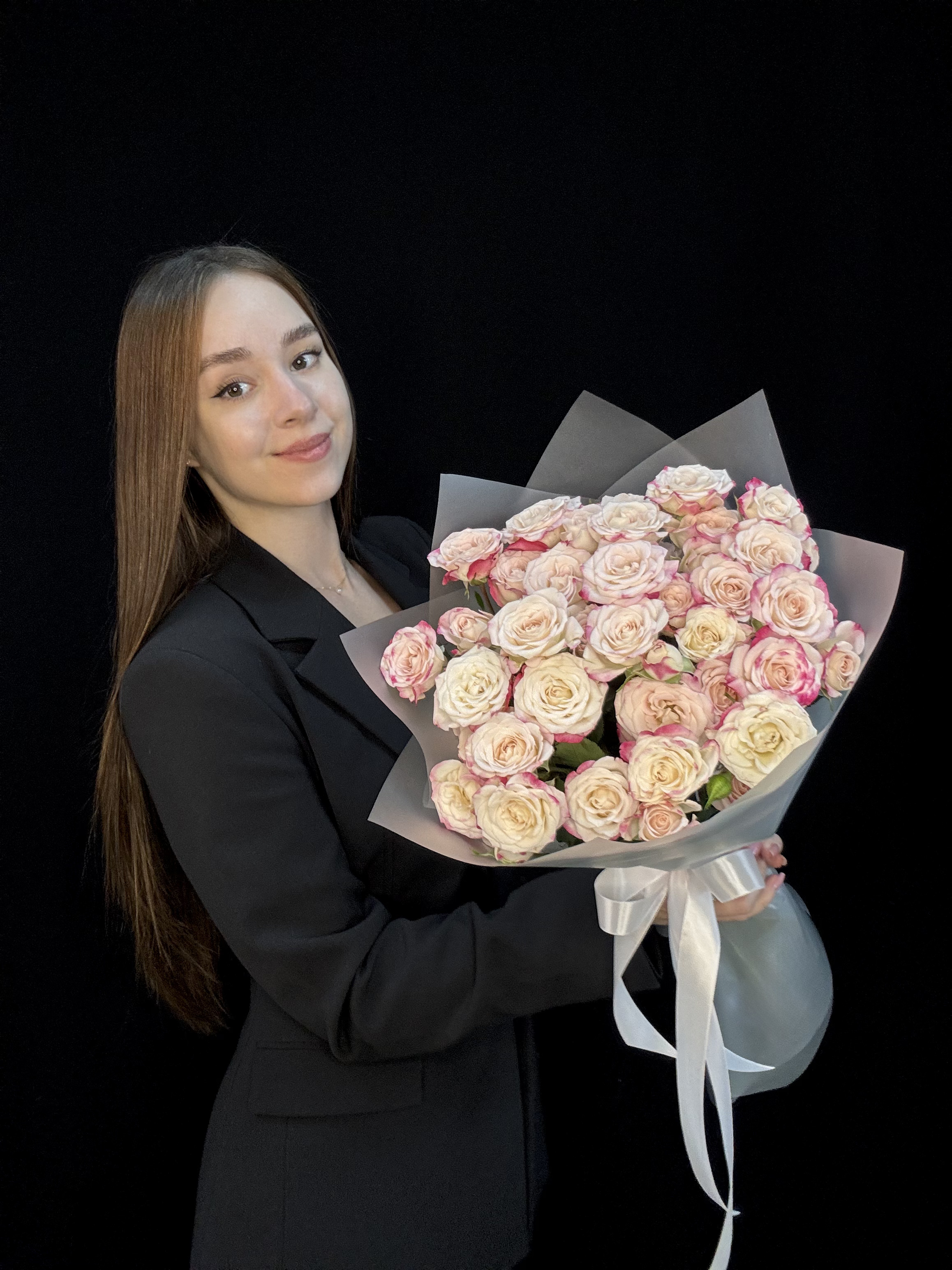 Букет из 9 розовых кустовых роз Reflex Кения 50 см + Ваза в подарок