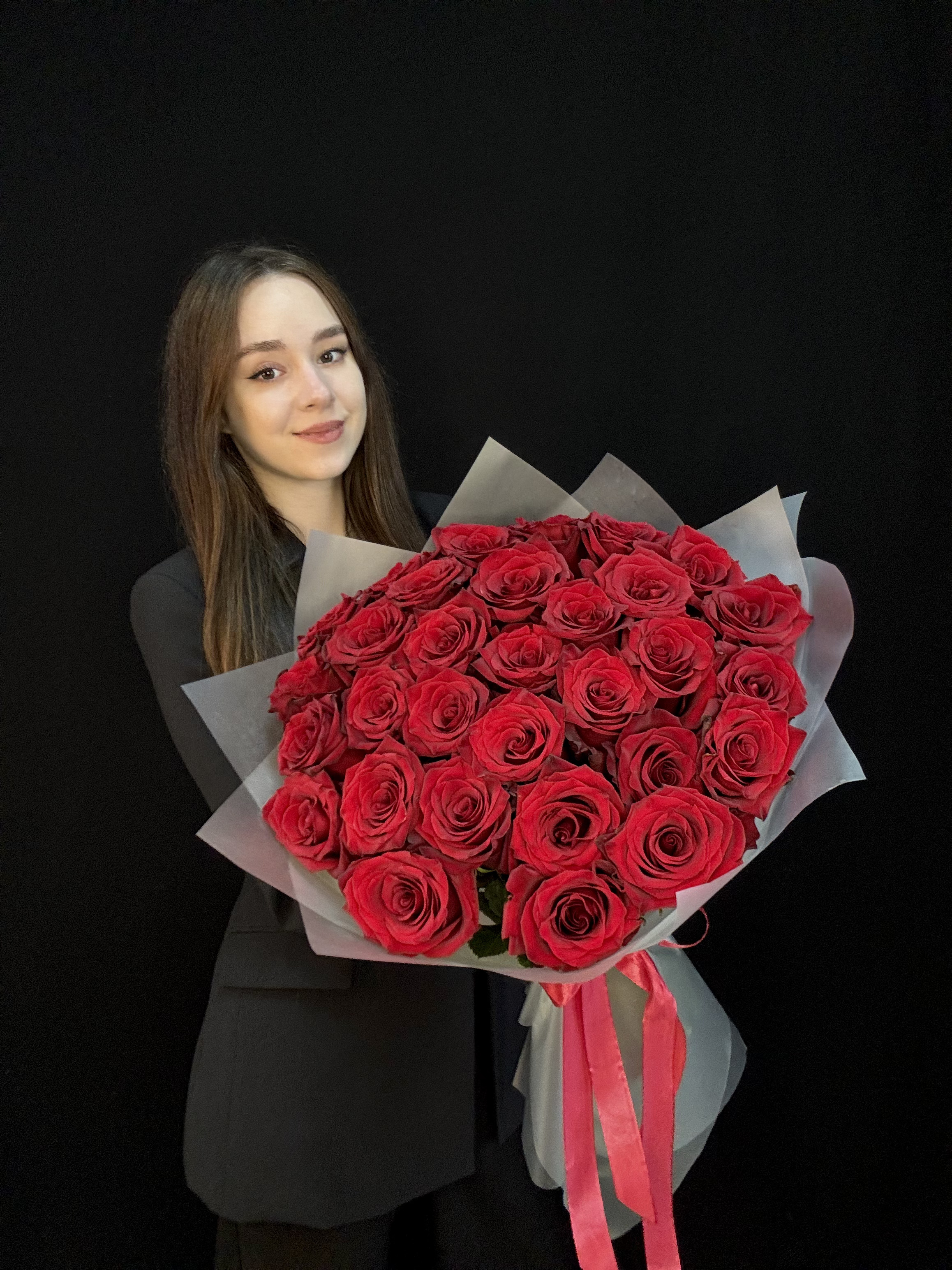 Букет из 31 красной розы Explorer Эквадор 50 см + плюшевый медведь в подарок