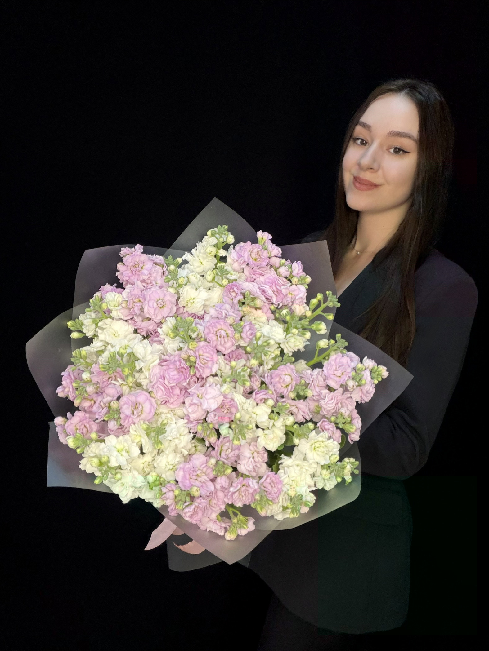 Букет из 15 бело-розовых маттиол