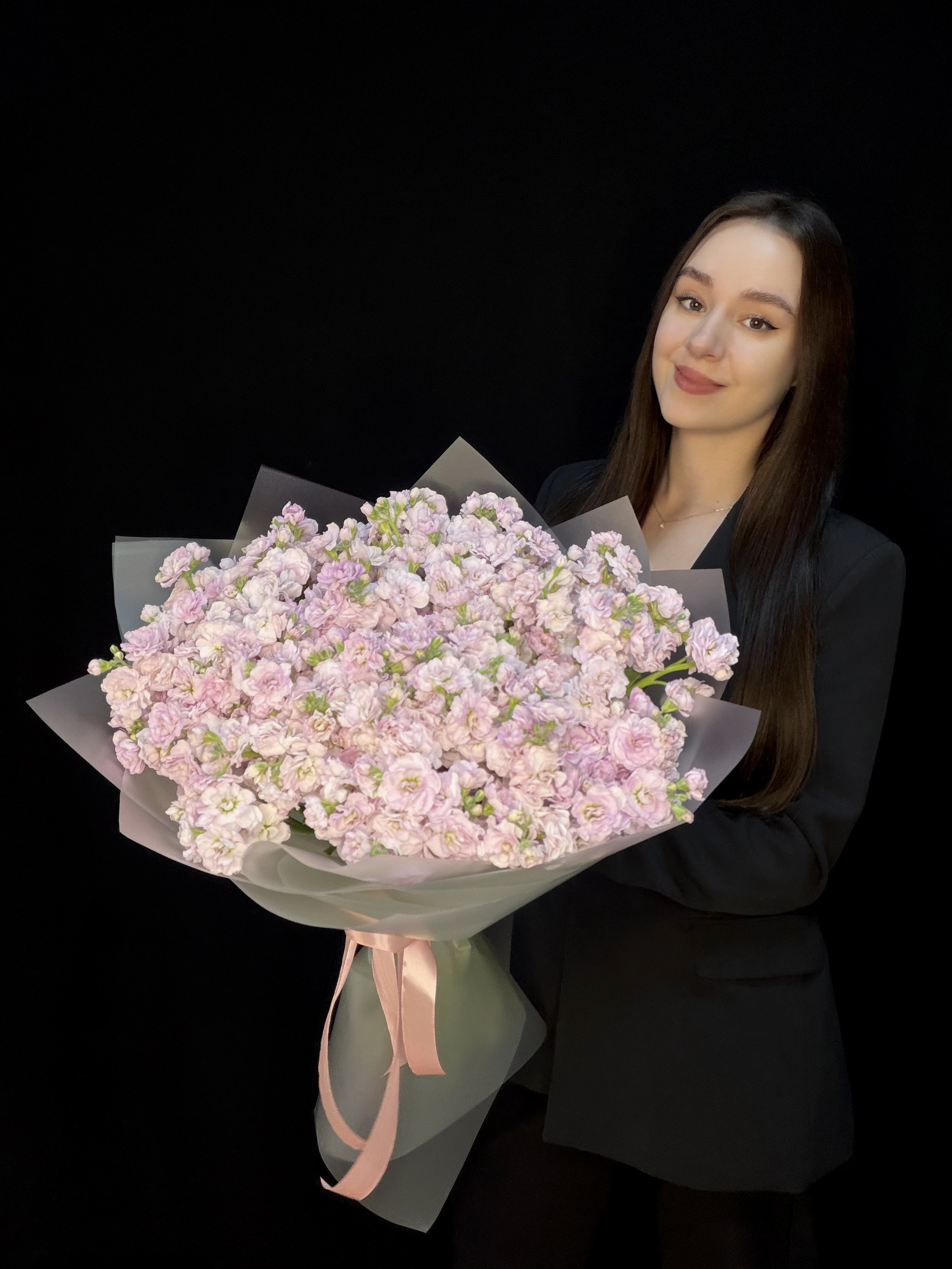 Букет из 25 розовых маттиол