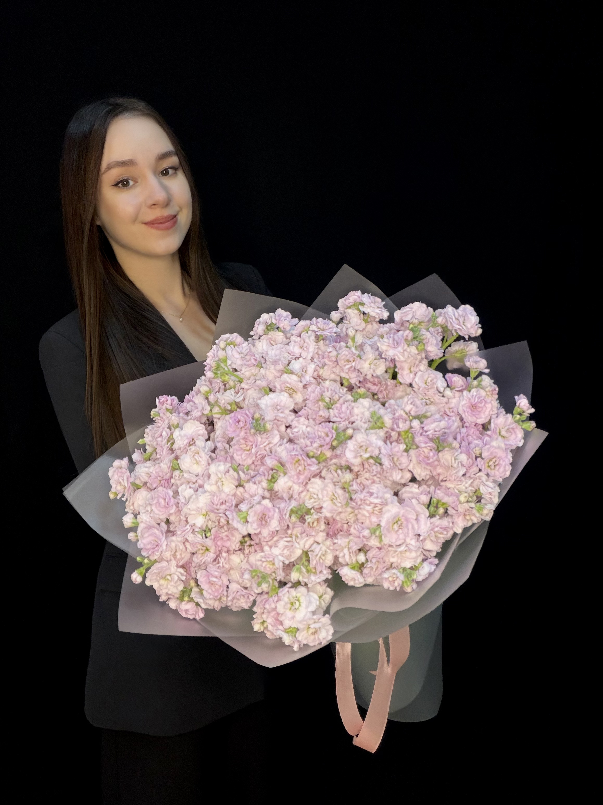 Букет из 25 розовых маттиол