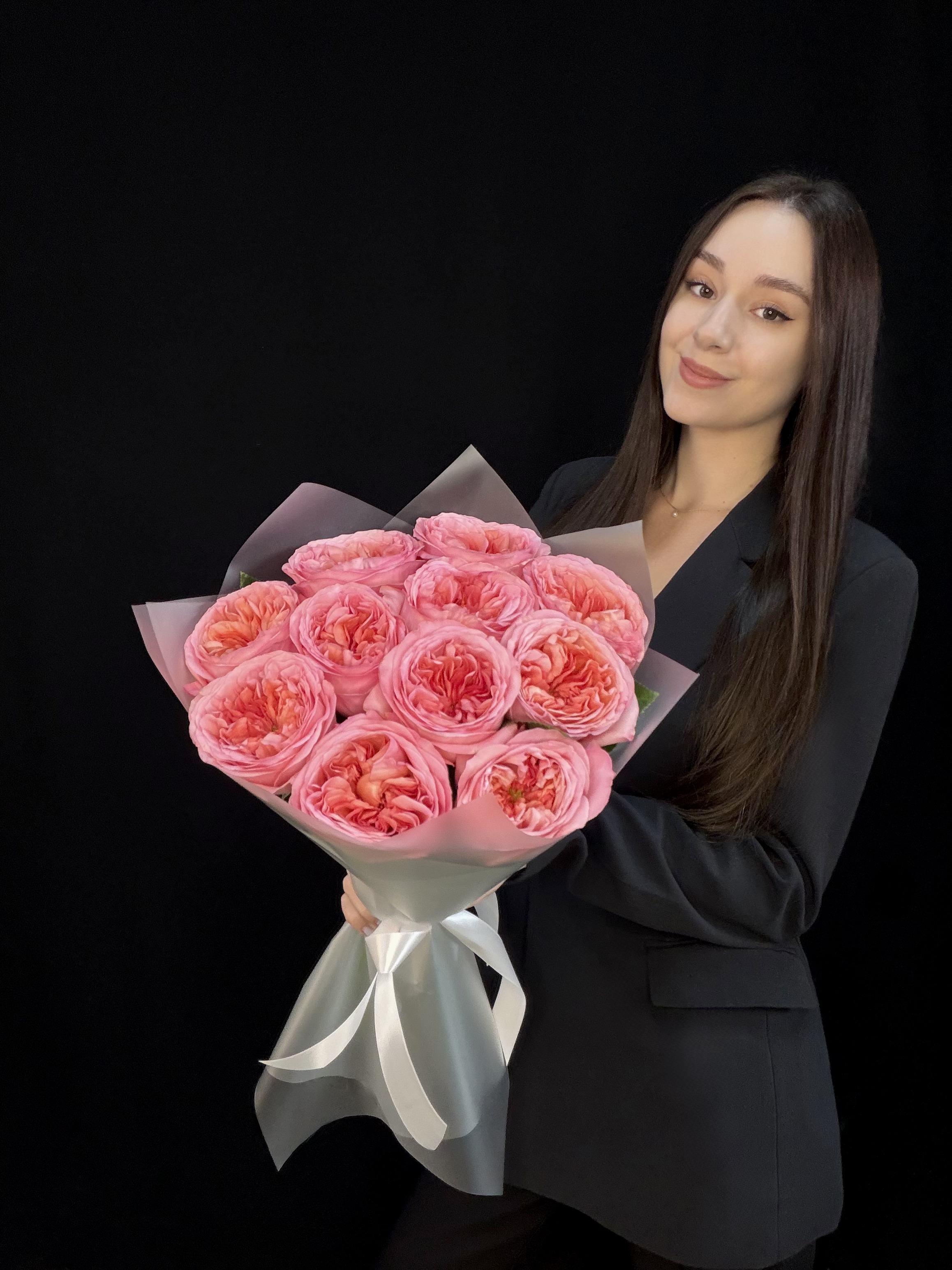 Букет из 11 розовых пионовидных роз Pink Xpression Эквадор 50 см
