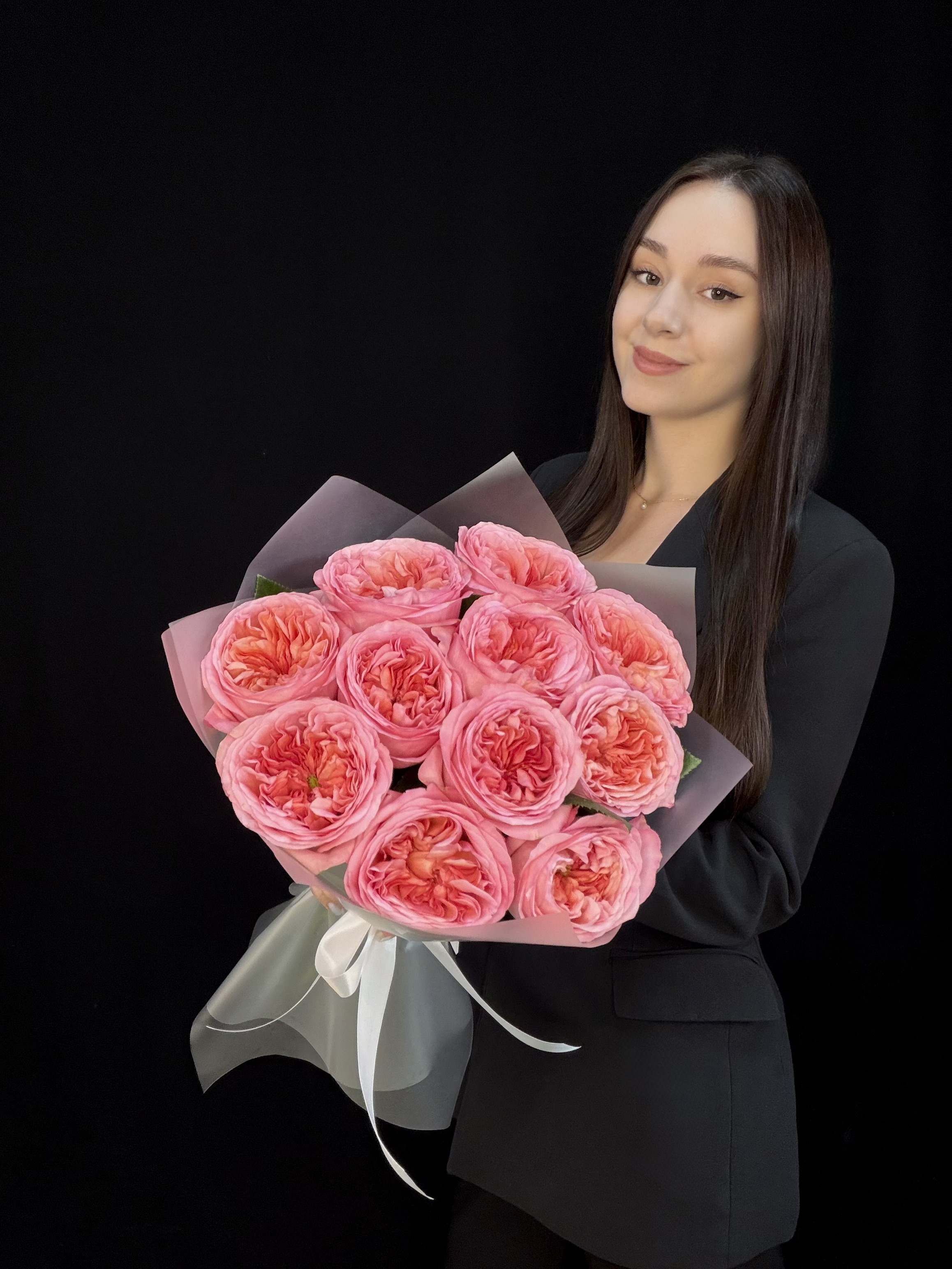 Букет из 11 розовых пионовидных роз Pink Xpression Эквадор 50 см