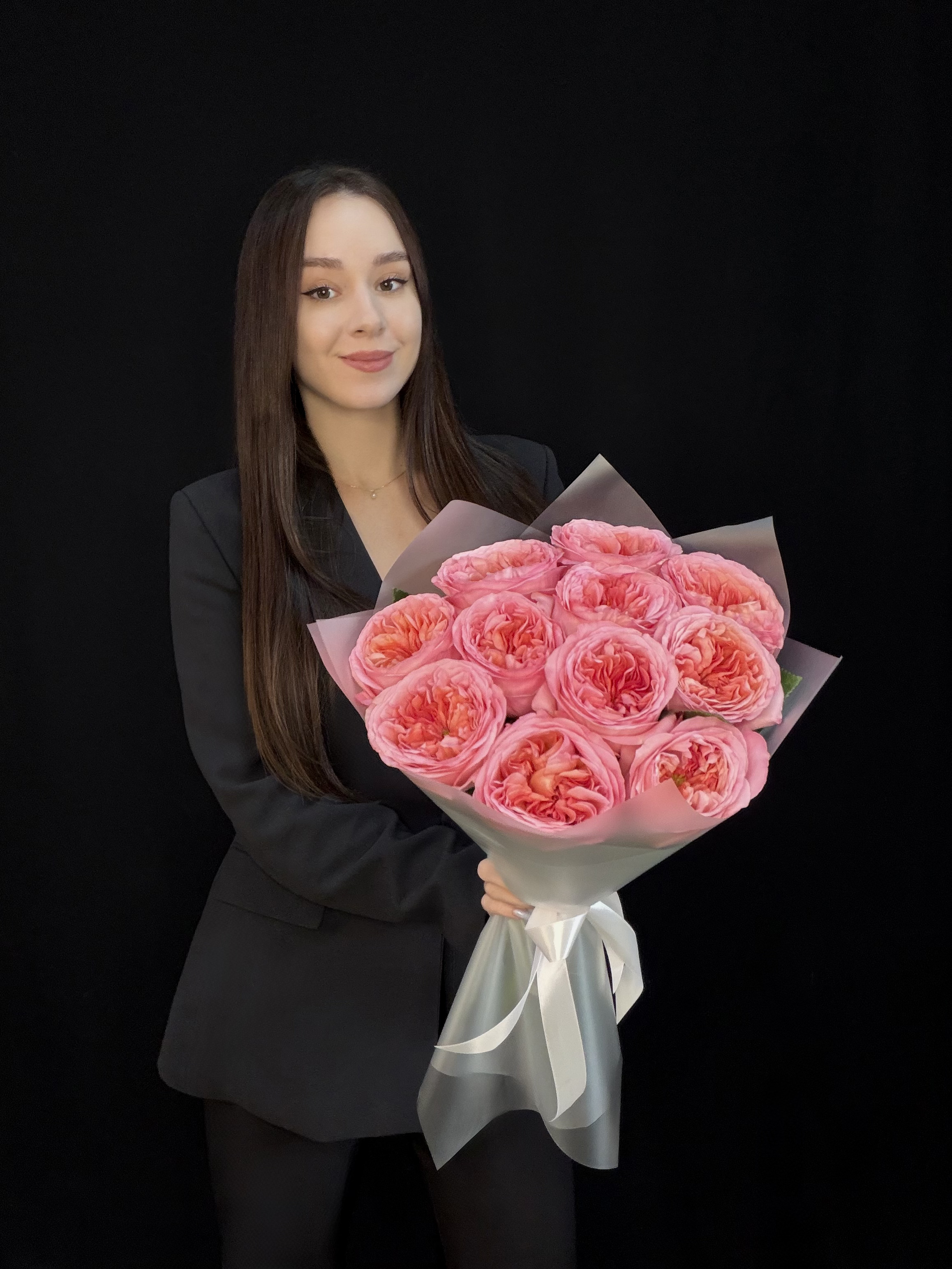 Букет из 11 розовых пионовидных роз Pink Xpression Эквадор 50 см