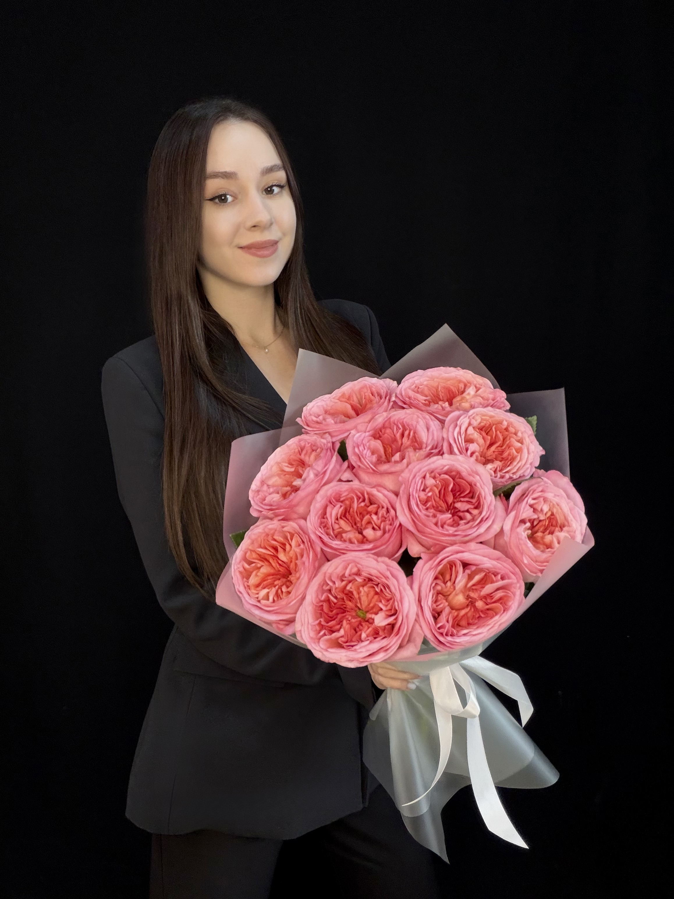 Букет из 11 розовых пионовидных роз Pink Xpression Эквадор 50 см