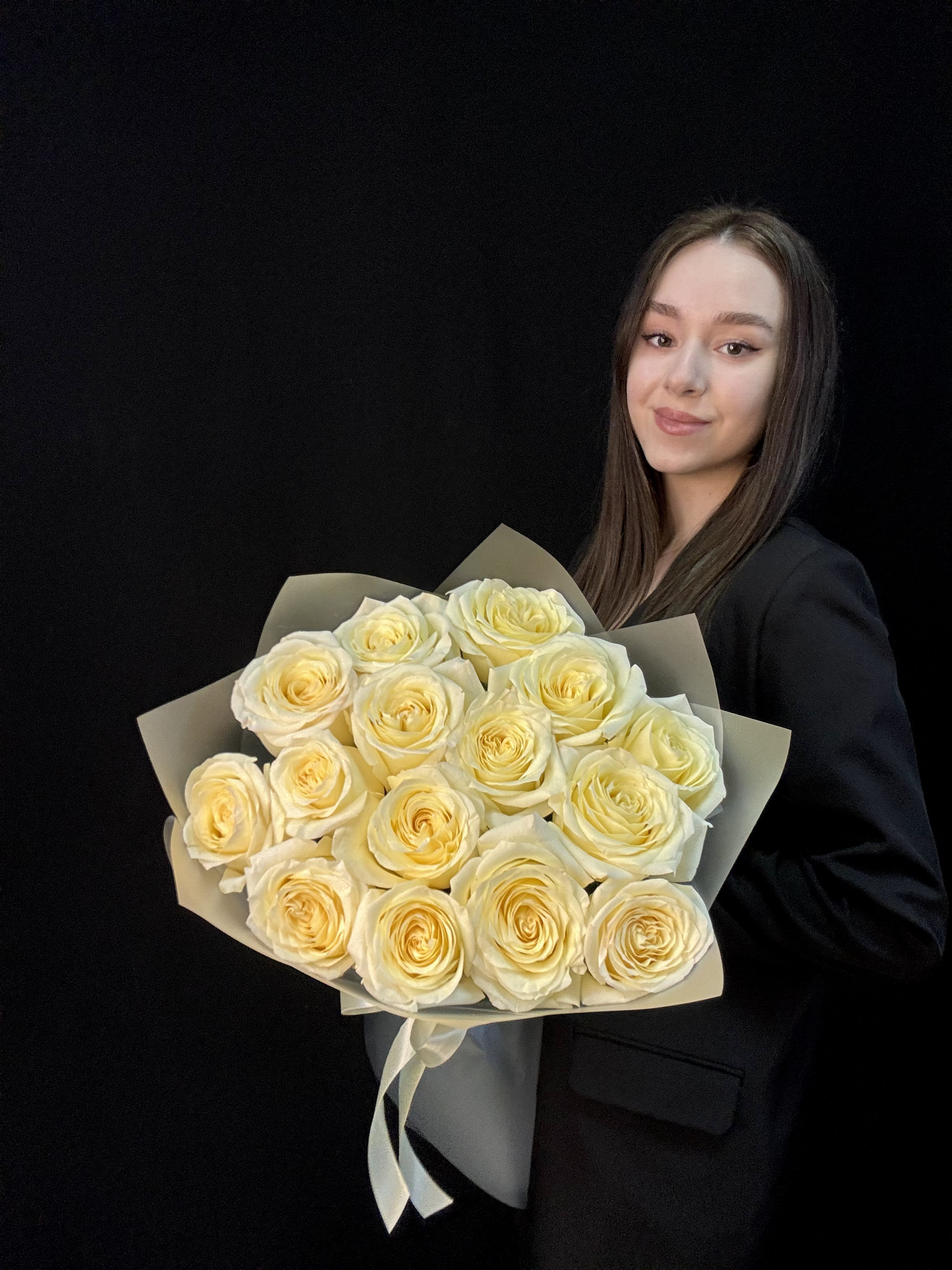 Букет из 15 кремовых пионовидных роз Candlelight Эквадор 50 см