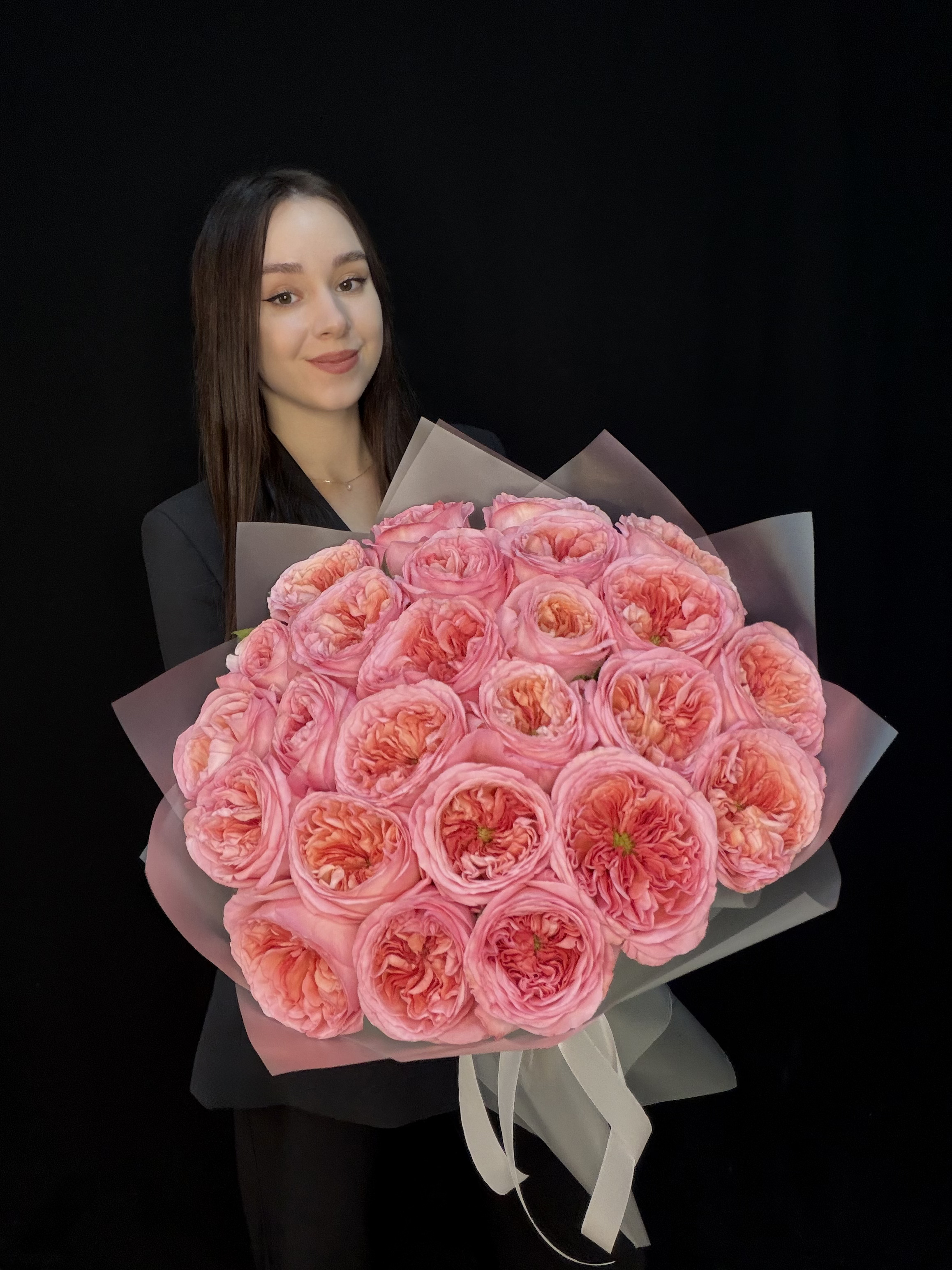 Букет из 25 розовых пионовидных роз Pink Xpression Эквадор 50 см