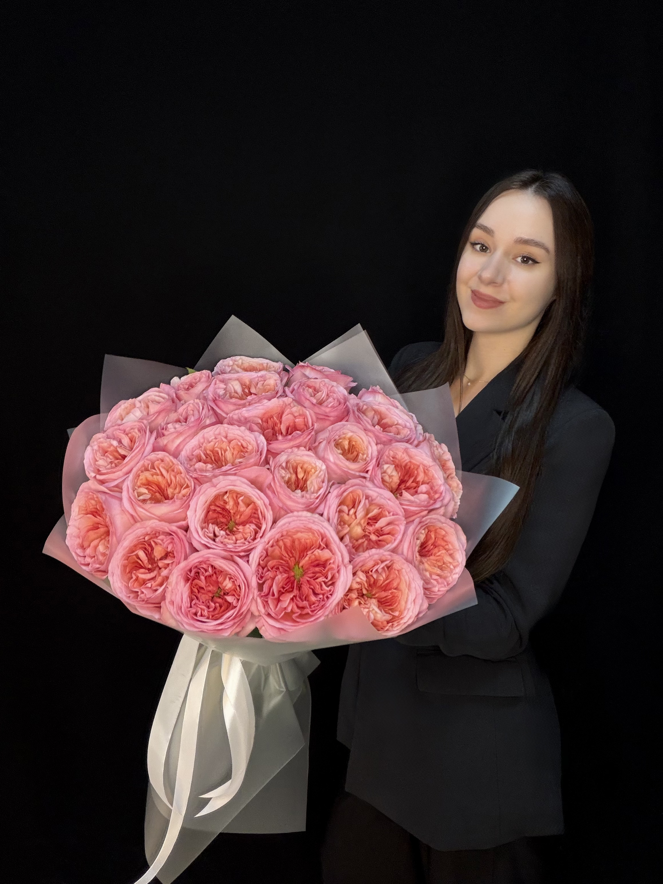 Букет из 25 розовых пионовидных роз Pink Xpression Эквадор 50 см